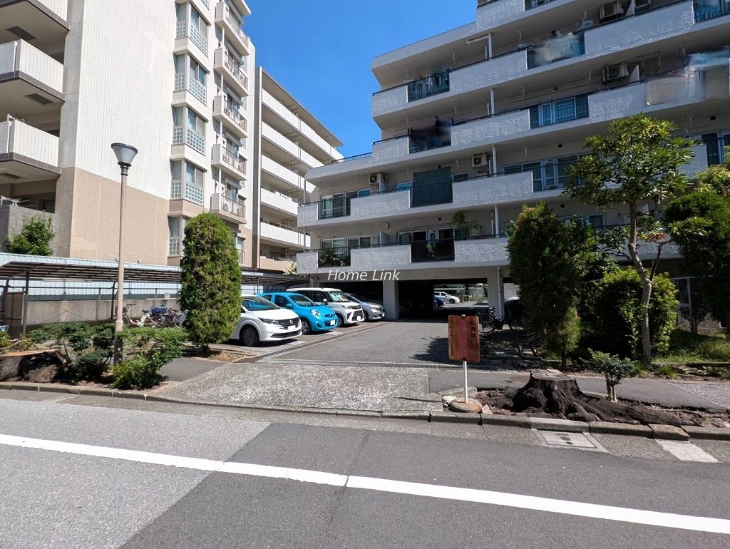 クレールあづさわ　駐車場出入口